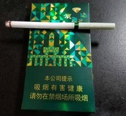 绿色盒子的香烟图片